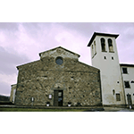 The façade of the Romanesque Pieve di Sant'Ansano at Greti.