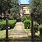 Colonne con elementi decorativi, Giardino Stibbert, Firenze.