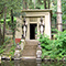 Il tempietto egizio e il lago artificiale del Giardino Stibbert, Firenze.
