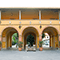 Cortile degli Spedali Riuniti di Santa Chiara, Pisa.