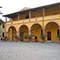 Cortile degli Spedali Riuniti di Santa Chiara, Pisa.