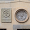 Stemmi sulla facciata dell'Accademia delle Arti del Disegno, Firenze.