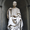 Statua di Arnolfo di Cambio rivolta verso il Duomo da lui progettato, Firenze.