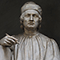 Statua di Arnolfo di Cambio, progettista del Duomo di Santa Maria del Fiore di Firenze, rivolta verso la chiesa.