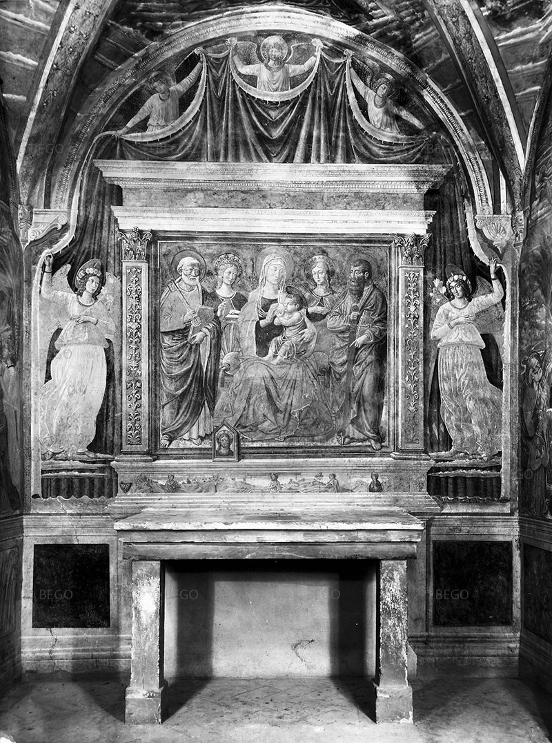 Foto storica dell'interno del tabernacolo della Madonna della Tosse, Castelfiorentino.