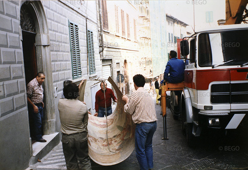 Movement of the Tabernacle of the Madonna of the Cough frescos to Castelfiorentino Library (1980s).