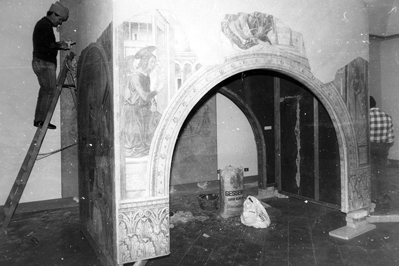 Il restauro degli affreschi del tabernacolo della Visitazione negli anni Ottanta.