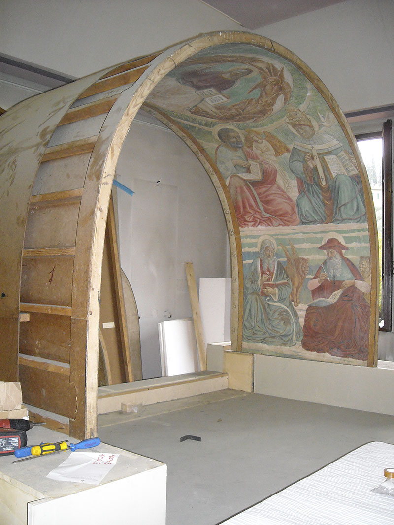 The Tabernacle of the Visitation dismantled for its transfer from Castelfiorentino Library to the Benozzo Gozzoli Museum (October 2008).