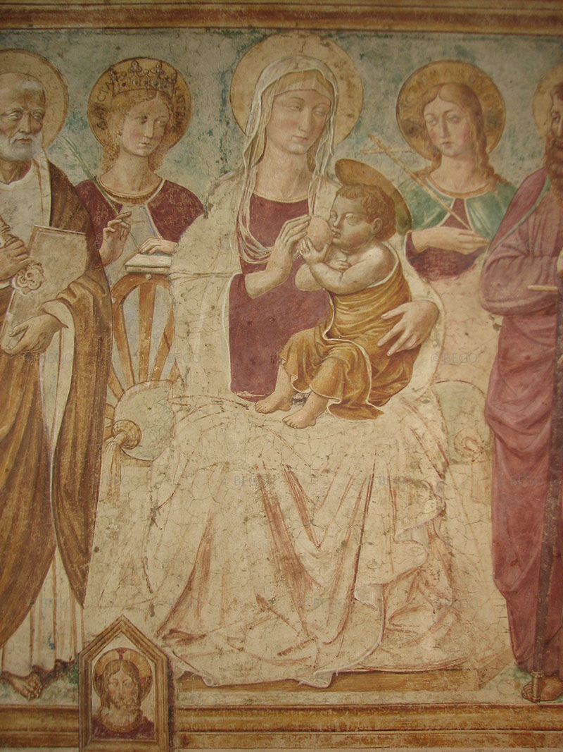 Tabernacle of the Madonna of the Cough, detail of the Madonna’s robe in which the preparatory drawing is visible with a clear light/dark contrast.
