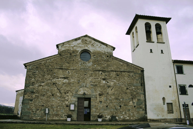 La facciata della pieve romanica di Sant'Ansano in Greti.
