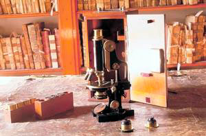 F. Koristka  microscope, Milan, Institute of the Innocent - Hospital of the Innocent, Florence.