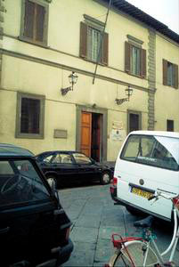 Esterno del Centro Militare di Medicina Legale, Firenze.