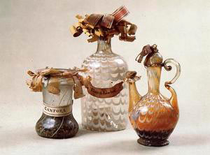 Ampolle vitree contenenti varie sostanze, Antica Spezieria dello Spedale Serristori, Figline Valdarno.