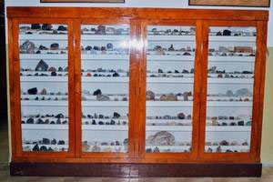 Veduta d'insieme della collezione mineralogica, Liceo Scientifico "A. Vallisneri", S. Anna, Lucca.