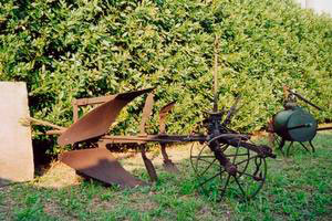Metal plough, Permanent Exhibition of Rural Implements (Cultural Association "La Ruota"), San Leonardo in Treponzio, Capannori.