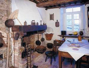 Reconstruction of typical setting: the kitchen, Chestnut Museum, Loc. Colognora Val di Roggio, Pescaglia.