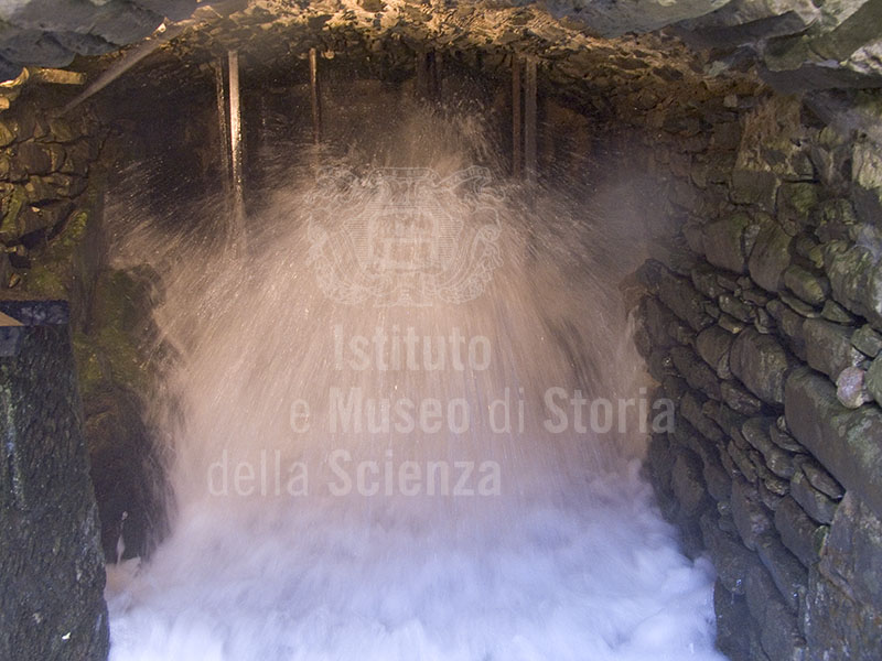 Opening of the sluice-gate on the duct bringing water to the mill-wheels, Bonano Mill, Castel Focognano.