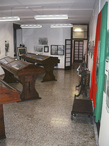 Vecchio allestimento al primo piano del Museo Luigi Lombard, Stia.