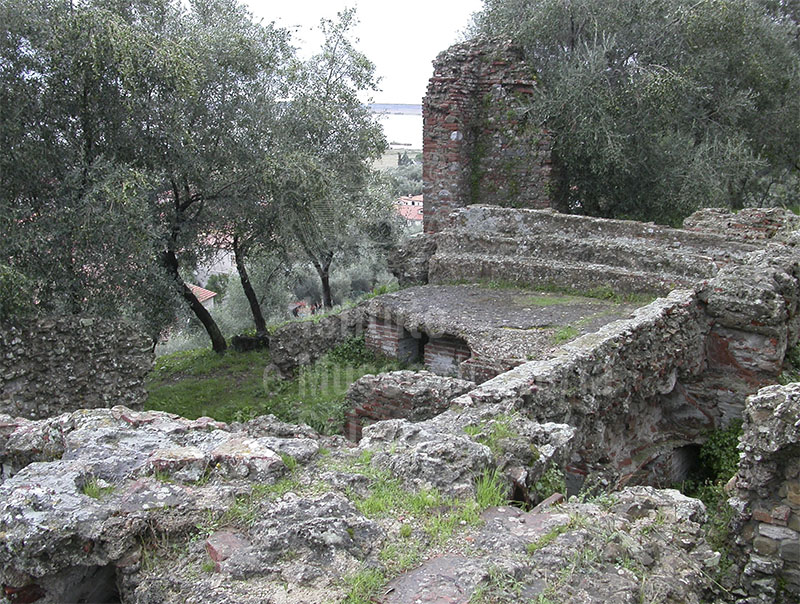 Veduta della sudatio con pavimento in cocciopesto, Villa romana di Massaciuccoli, Massarosa.