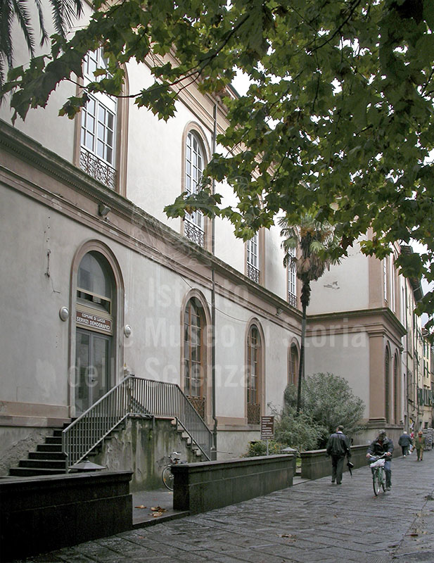 Ex Ospedale di San Luca o della Misericordia, entrata ufficio anagrafe, Lucca.
