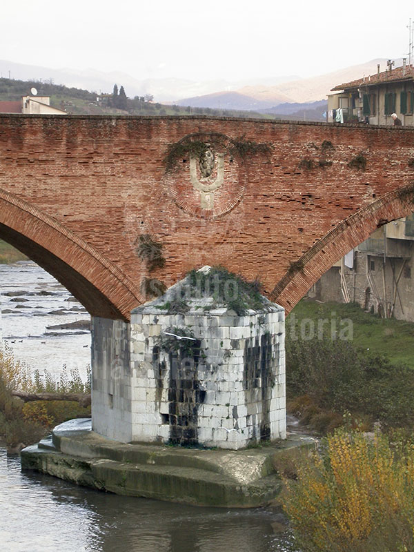 Detail of the Medici coat of arms on the bridge of Pontassieve.