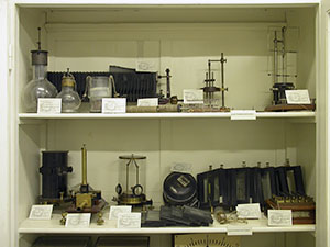 Instruments for studying electromagnetism, Casalanzio Institute, Empoli.
