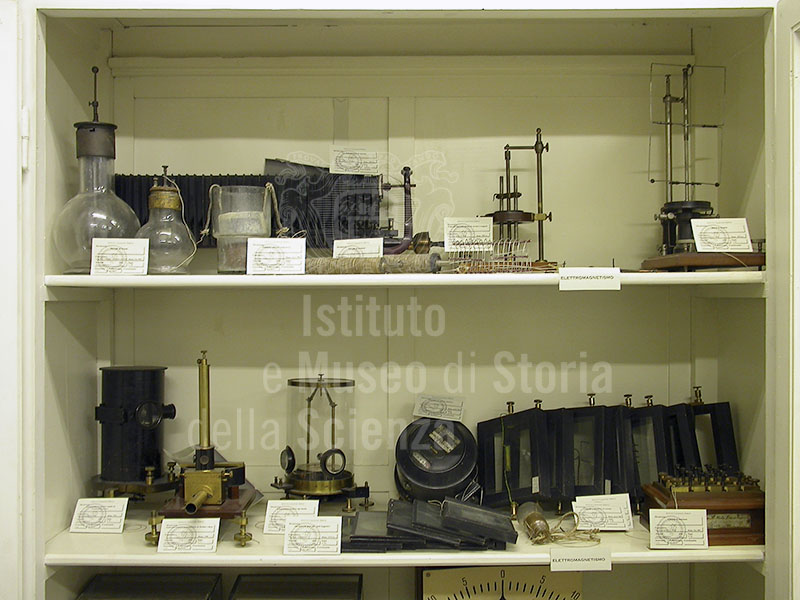 Strumenti per lo studio dell'elettromagnetismo, Istituto Calasanzio, Empoli.