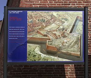Pannello raffigurante il cantiere mediceo per la costruzione della cinta muraria di Grosseto.