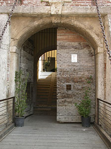 Entrance to the Museo Virtuale "Oltre i confini", Cassero Senese, Grosseto.