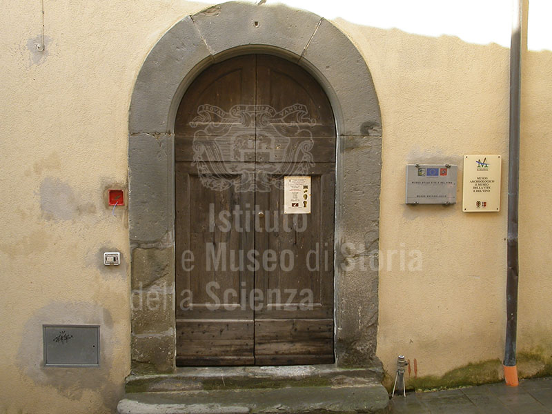 Entrance to the Museo della Vite e del Vino e al Museo Archeologico di Scansano.