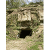 Ingresso ad una grotta dell'abitato rupestre medievale di Vitozza, Sorano.