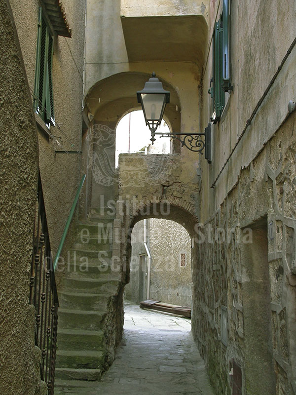 Narrow lane in the medieval town of Giglio Castello.