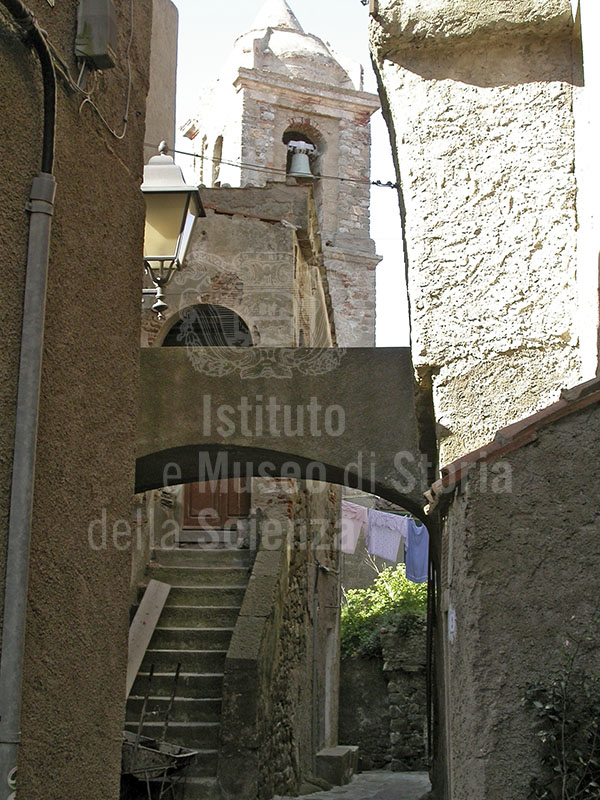 Narrow lane in the medieval town of Giglio Castello.