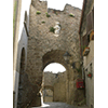 Una delle porte di accesso a Giglio Castello.
