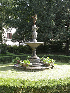 Fontana all'interno del giardino Corsi Annalena, Firenze.