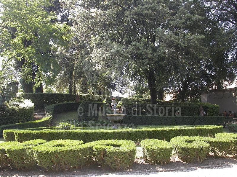 Salita alla terrazza su via de'Serragli, giardino Corsi Annalena, Firenze.