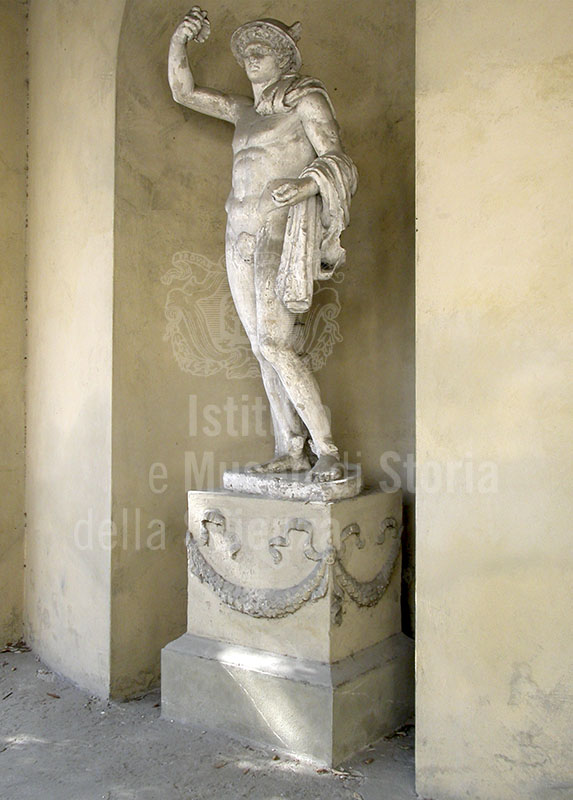Statua di Mercurio, giardino Corsi Annalena, Firenze.