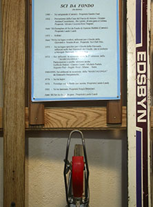 Pannello esplicativo relativo agli sci da fondo, Museo dello Sci, Stia.