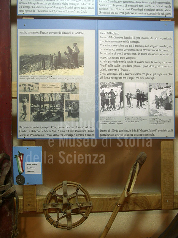 Pannello in memoria di alcuni appassionati locali di sci alpino,  Museo dello Sci, Stia.