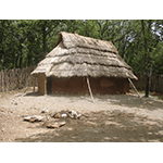Ricostruzione di una capanna et del bronzo, Museo Civico per la Preistoria del Monte Cetona - Parco Archeologico-Naturalistico di Belverde.