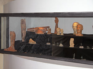Reperti provenienti dalla stipe votiva di Ghiaccioforte, Museo Archeologico di Scansano (attiguo al Museo della Vite e del Vino).