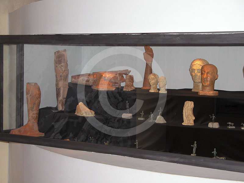 Reperti provenienti dalla stipe votiva di Ghiaccioforte, Museo Archeologico di Scansano (attiguo al Museo della Vite e del Vino).