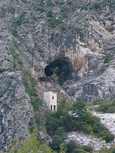 Cave di marmo del Bacino di Torano, Carrara.