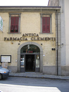 Facciata dell'Antica Farmacia Clementi, Fivizzano.