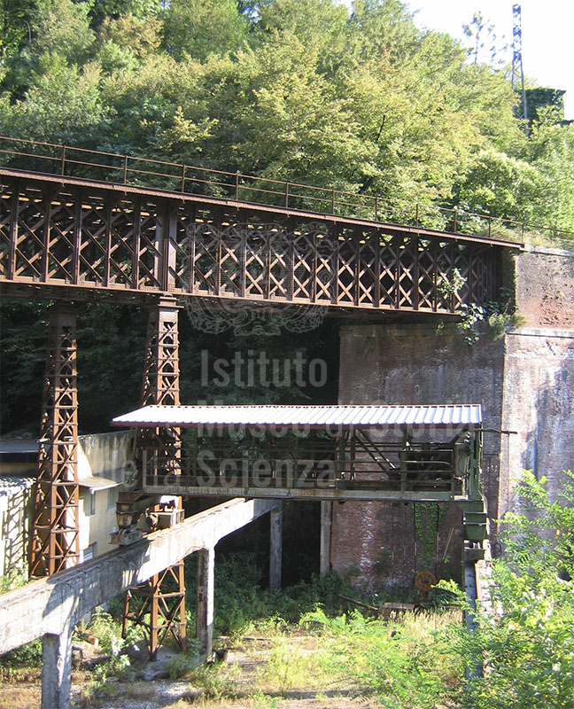 Ponte in ferro dell'Antica Ferrovia Marmifera, Carrara.