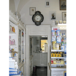 Interno della Farmacia Zampetti, Pontremoli.