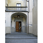 Portale d'ingresso della Biblioteca del Seminario Vescovile, Pontremoli.
