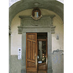 Portale d'ingresso della Biblioteca del Seminario Vescovile, Pontremoli.