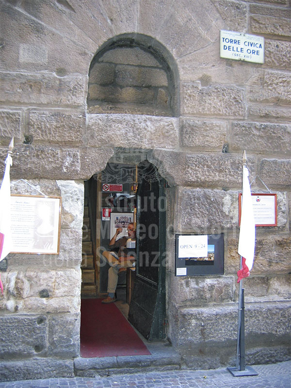 Ingresso della Torre delle Ore, Lucca.