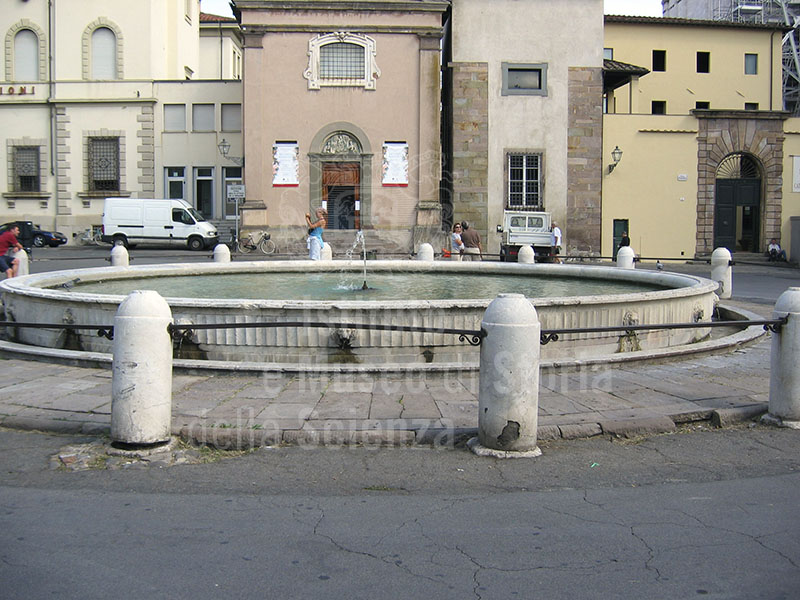 Fountain by Lorenzo Nottolini in Piazza del Duomo, Lucca.